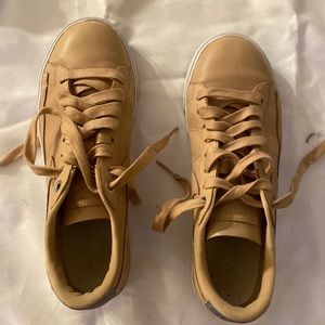 Beige Nike sneakers